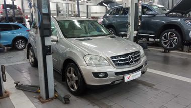 Mercedes-Benz M-класс 2006 года, 372 999 км - вид 3