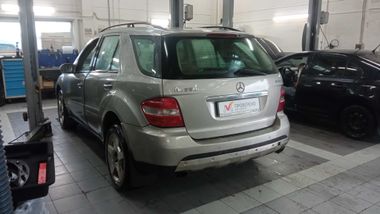 Mercedes-Benz M-класс 2006 года, 372 999 км - вид 4