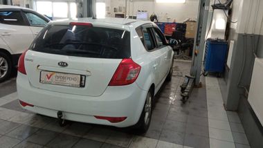 KIA Ceed 2012 года, 242 139 км - вид 3