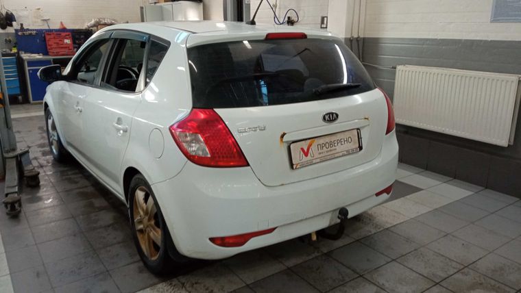 KIA Ceed 2012 года, 242 139 км - вид 4
