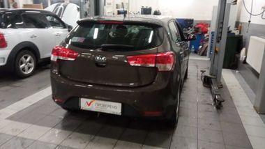 KIA Rio 2016 года, 98 086 км - вид 3