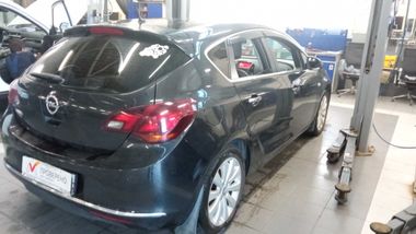 Opel Astra 2013 года, 165 000 км - вид 3