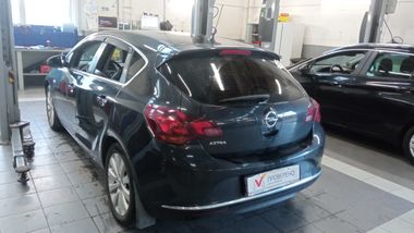 Opel Astra 2013 года, 165 000 км - вид 4