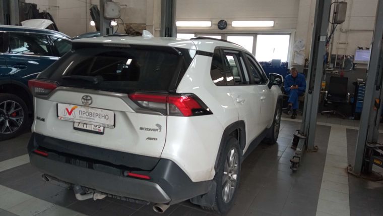 Toyota RAV4 2020 года, 126 000 км - вид 3