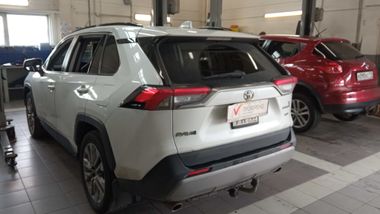 Toyota RAV4 2020 года, 126 000 км - вид 4