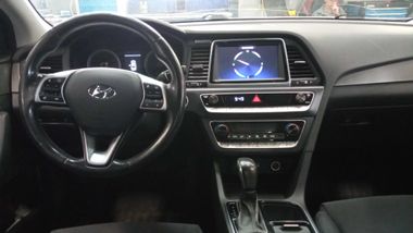 Hyundai Sonata 2019 года, 423 352 км - вид 5