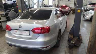 Volkswagen Jetta 2014 года, 182 480 км - вид 3