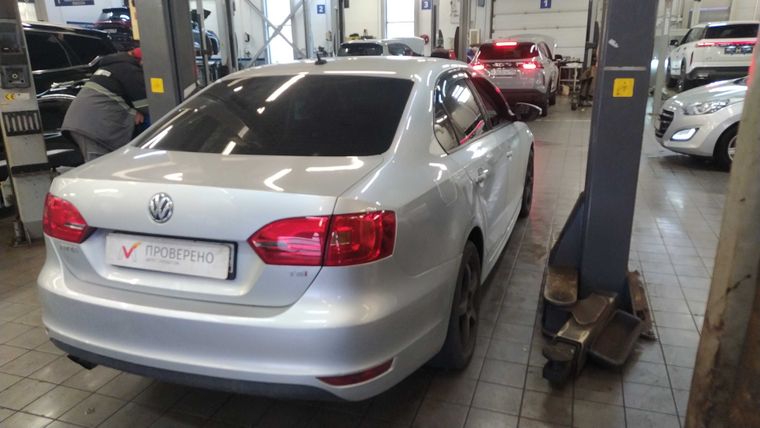 Volkswagen Jetta 2014 года, 182 480 км - вид 3