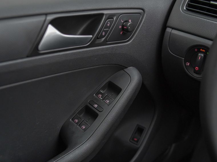 Volkswagen Jetta 2014 года, 182 480 км - вид 9