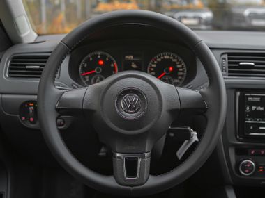 Volkswagen Jetta 2014 года, 182 480 км - вид 6