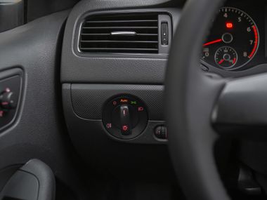 Volkswagen Jetta 2014 года, 182 480 км - вид 11