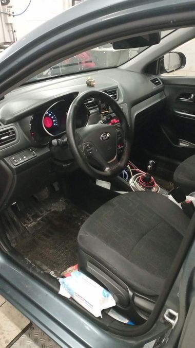 Kia Rio 2015 года, 95 650 км - вид 5