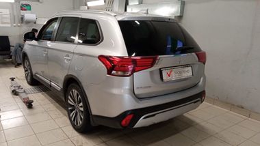 Mitsubishi Outlander 2021 года, 136 771 км - вид 3