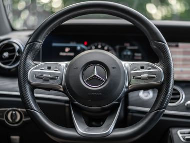 Mercedes-Benz E-класс 2019 года, 106 615 км - вид 6