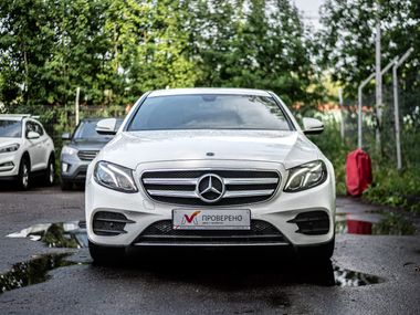 Mercedes-Benz E-класс 2019 года, 106 615 км - вид 3