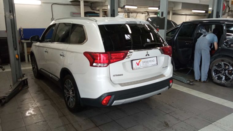 Mitsubishi Outlander 2027 года, 96 505 км - вид 4