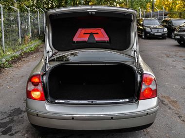 Volkswagen Passat 2004 года, 270 407 км - вид 13