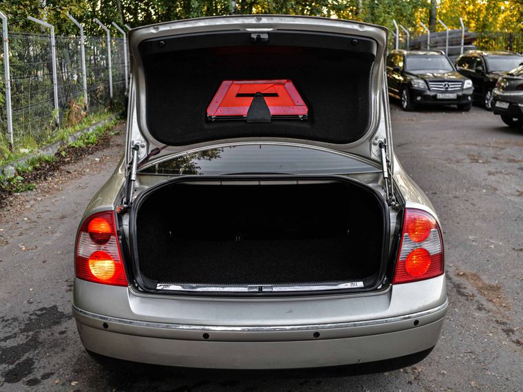 Volkswagen Passat 2004 года, 270 407 км - вид 13