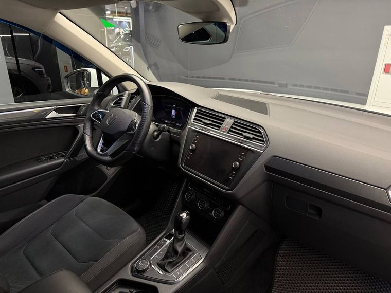 Volkswagen Tiguan 2017 года, 105 380 км - вид 20