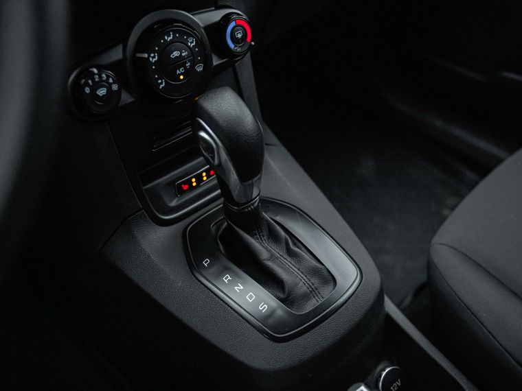 Ford Fiesta 2017 года, 147 000 км - вид 8