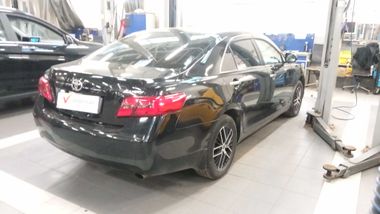 Toyota Camry 2010 года, 365 750 км - вид 3