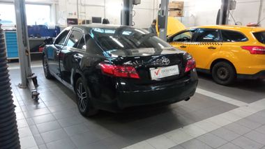 Toyota Camry 2010 года, 365 750 км - вид 4