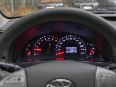 Toyota Camry 2010 года, 365 750 км - вид 5