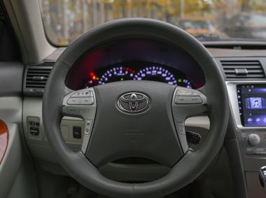 Toyota Camry 2010 года, 365 750 км - вид 7