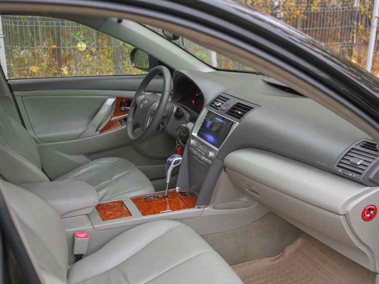 Toyota Camry 2010 года, 365 750 км - вид 16