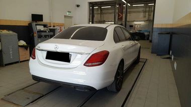 Mercedes-Benz C-класс 2017 года, 45 000 км - вид 3