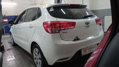 Kia Rio 2016 года, 234 000 км - вид 4