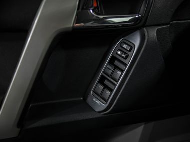 Toyota Land Cruiser Prado 2011 года, 263 910 км - вид 17