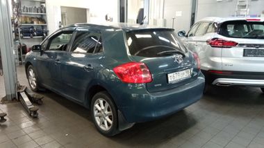 Toyota Auris 2008 года, 210 000 км - вид 4