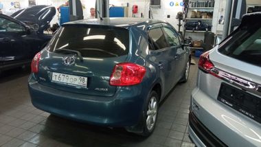 Toyota Auris 2008 года, 210 000 км - вид 3