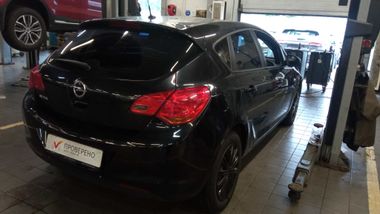 Opel Astra 2011 года, 172 525 км - вид 3