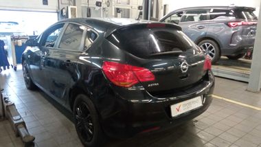 Opel Astra 2011 года, 172 525 км - вид 4