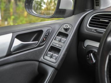 Volkswagen Golf 2012 года, 265 000 км - вид 9