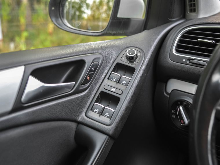 Volkswagen Golf 2012 года, 265 000 км - вид 9