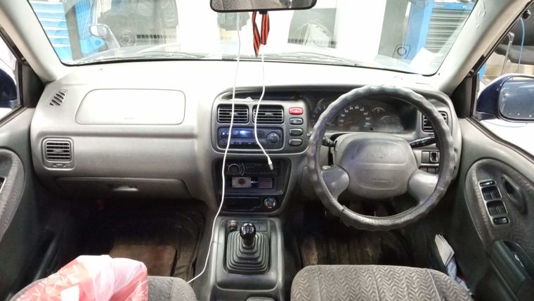Suzuki Escudo 2000 года, 306 934 км - вид 5