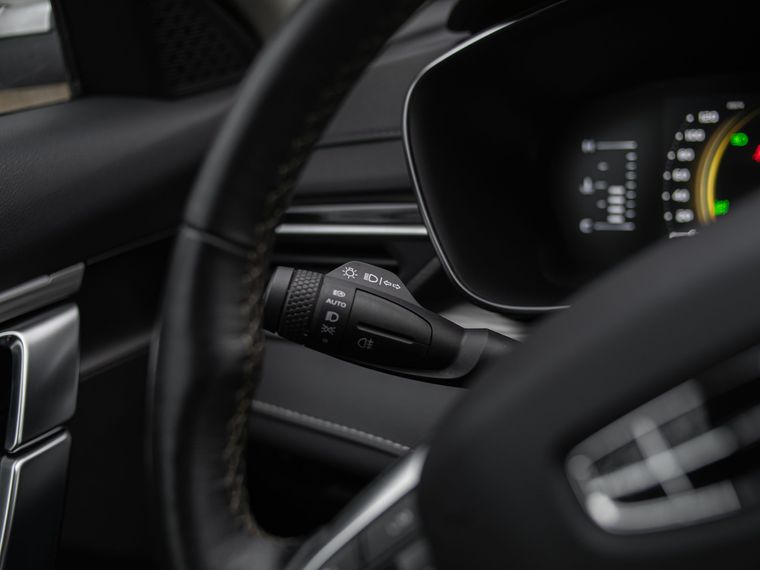 Белый Geely Atlas Pro 2022 года | VIN 907787