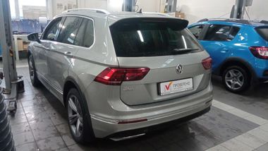 Volkswagen Tiguan 2018 года, 84 501 км - вид 4