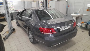 Mercedes-Benz E-класс 2013 года, 175 908 км - вид 3