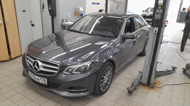 Mercedes-Benz E-класс 2013 года, 175 908 км - вид 4