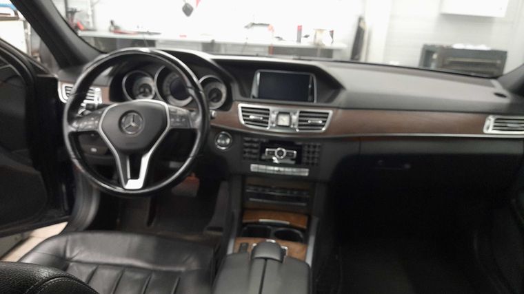 Mercedes-Benz E-класс 2013 года, 175 908 км - вид 9