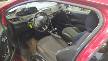 Peugeot 208 2013 года, 149 690 км - вид 5