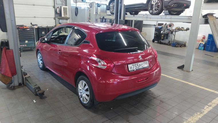 Peugeot 208 2013 года, 149 690 км - вид 4