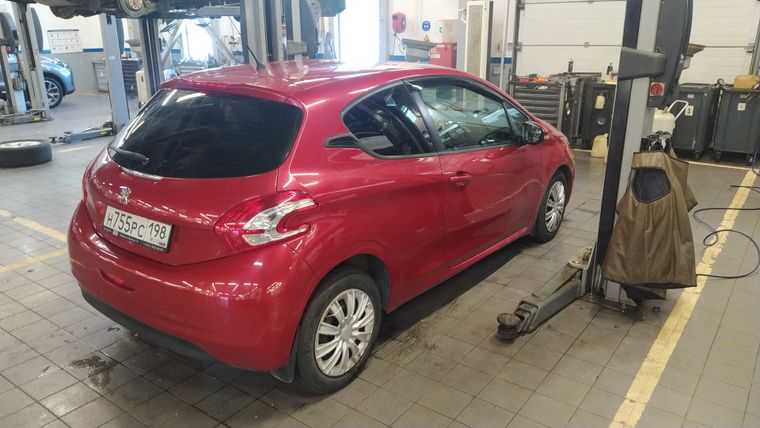 Peugeot 208 2013 года, 149 690 км - вид 3