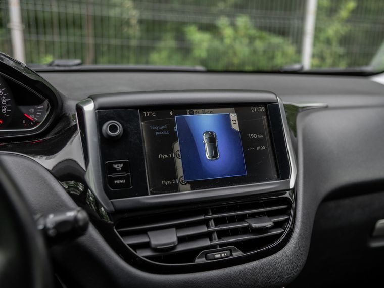 Peugeot 208 2013 года, 149 690 км - вид 8