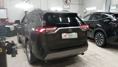Toyota RAV4 2021 года, 71 716 км - вид 4