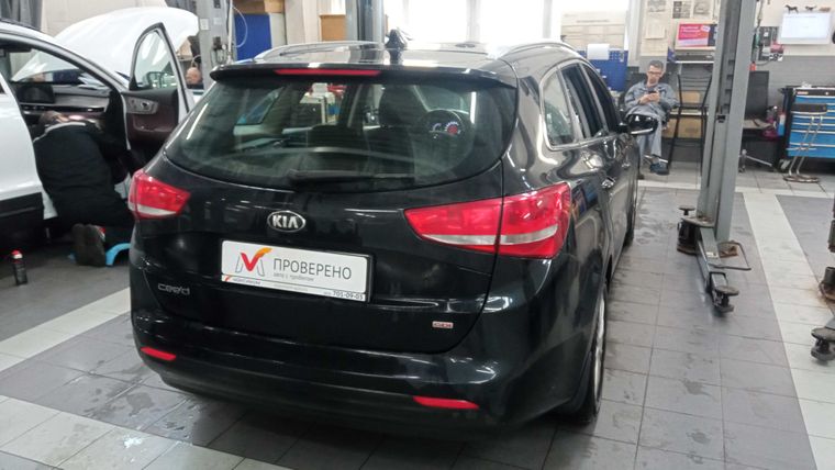 KIA Ceed 2018 года, 100 000 км - вид 3